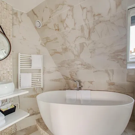 Queens Boutique Hotel