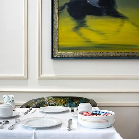 Queens Boutique Hotel 3*