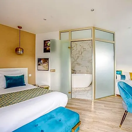 Queens Boutique Hotel 3*
