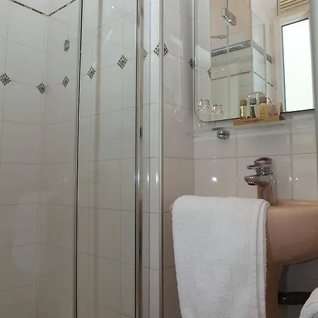 Queens Boutique Hotel 3*