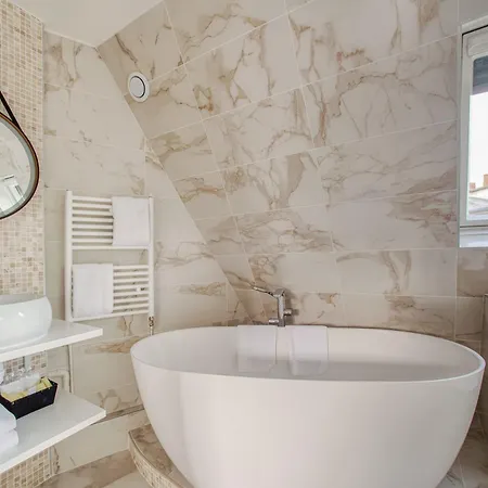 Queens Boutique Hotel