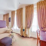 Queens Boutique Paříž