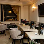 Queens Boutique 3*